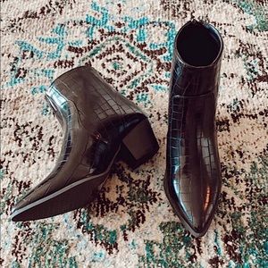 Mystique Black Croco Booties Size 10